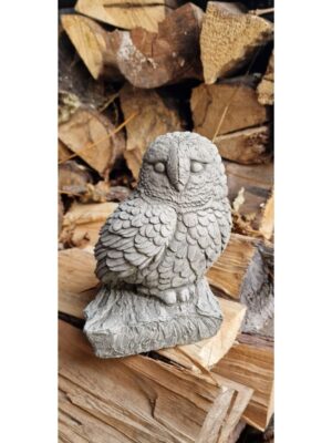 Small Owl Statue – Handcrefted, Frostproof & Weather-Resistant Garden Ornament